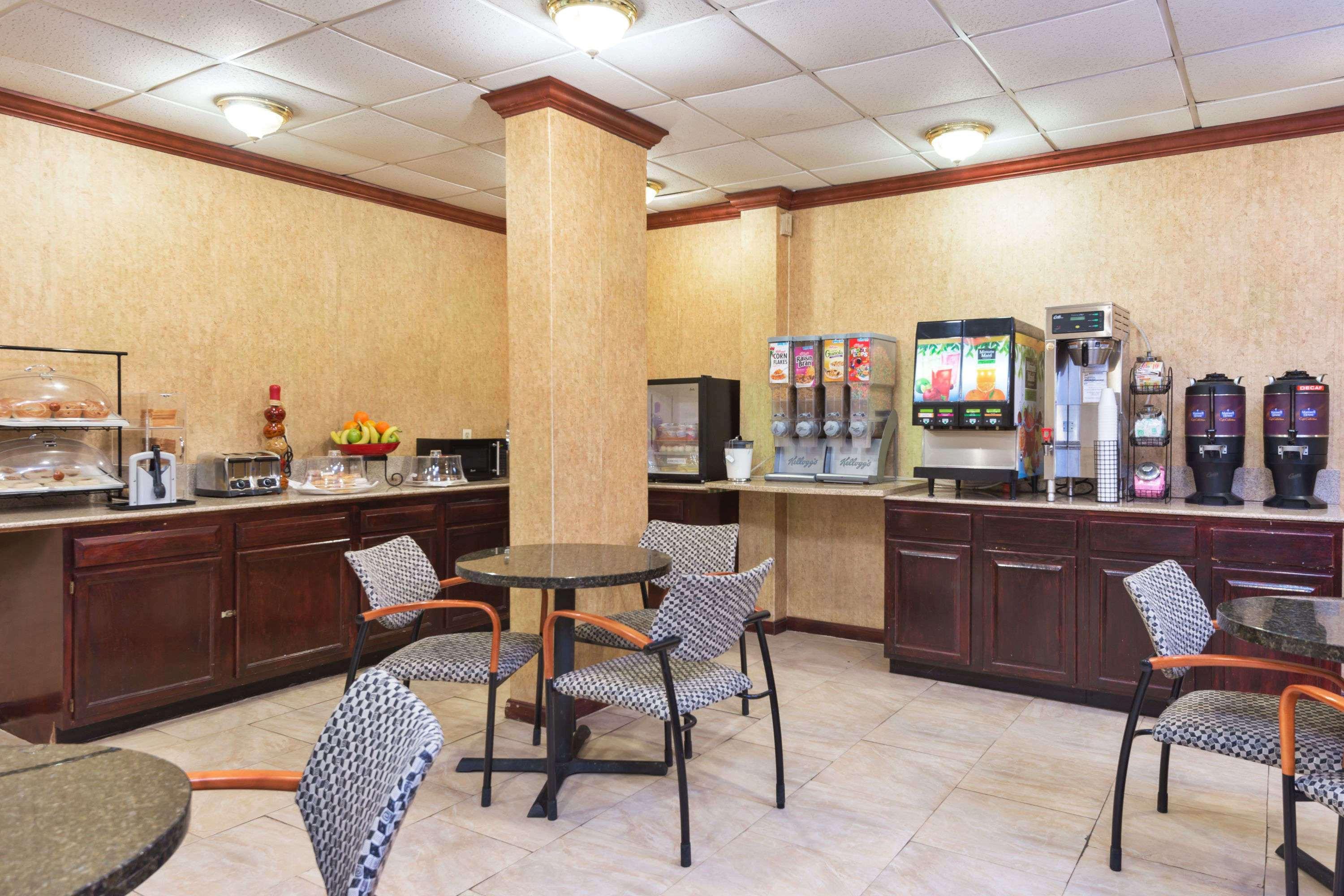 Ramada By Wyndham Pikesville/Baltimore North מראה חיצוני תמונה