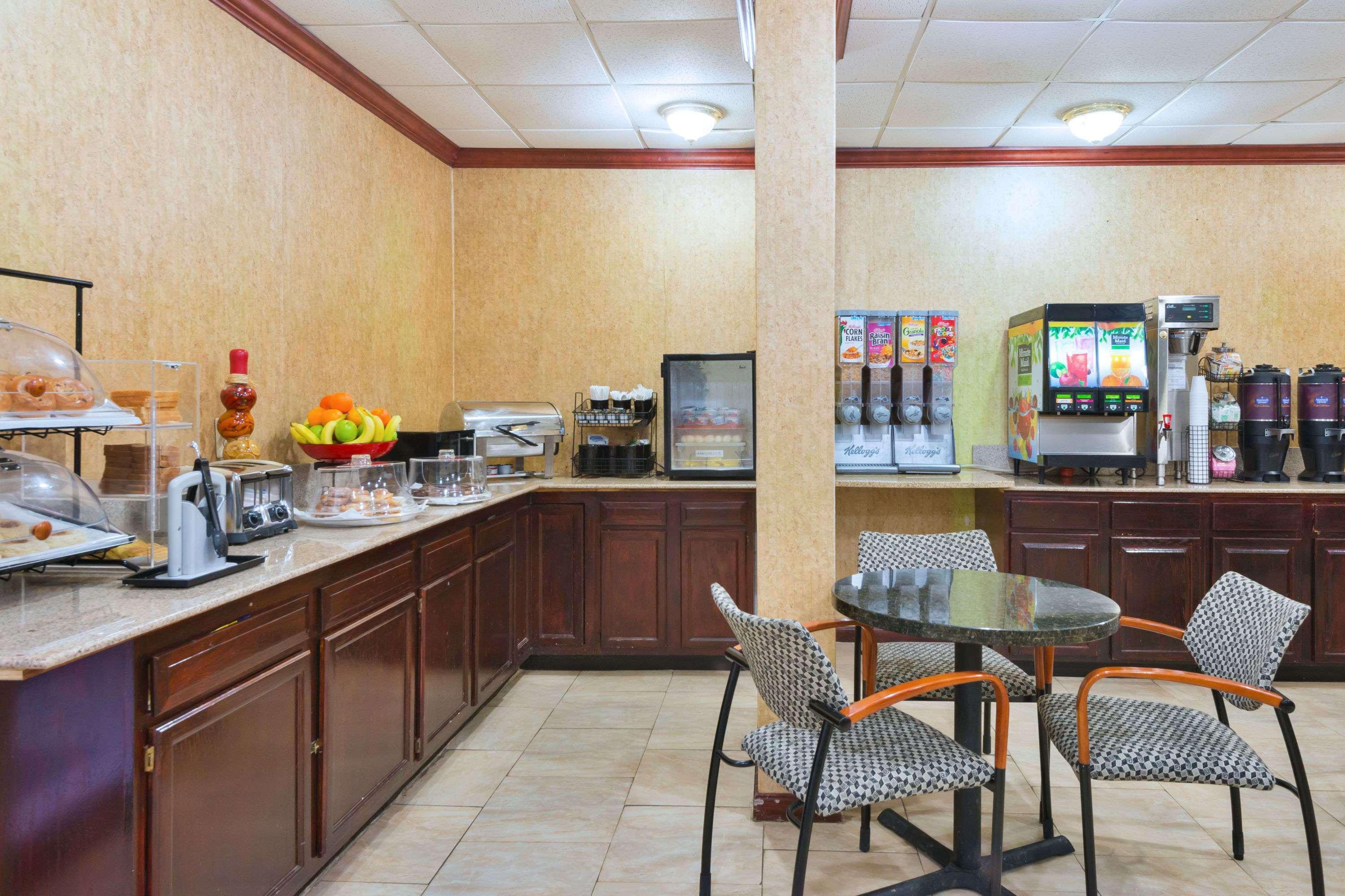 Ramada By Wyndham Pikesville/Baltimore North מראה חיצוני תמונה