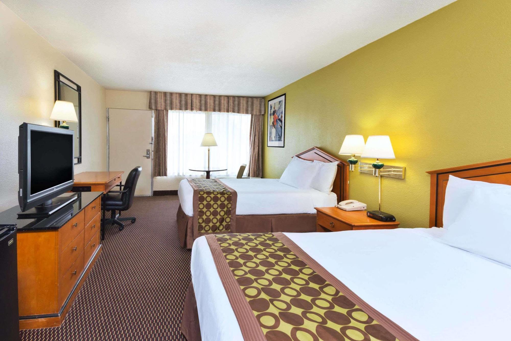 Ramada By Wyndham Pikesville/Baltimore North מראה חיצוני תמונה